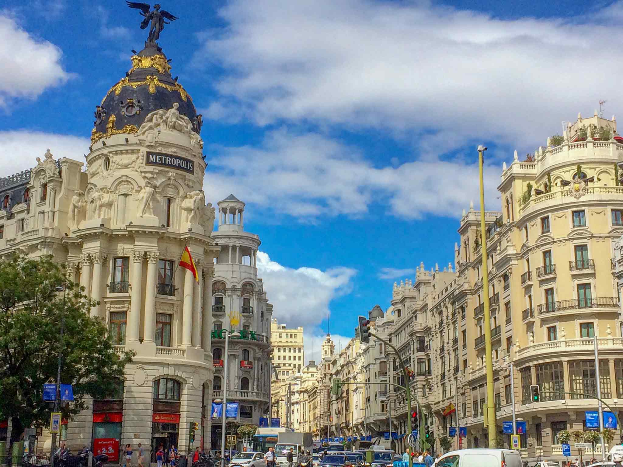 A picture of the Metropolis building with a busy Gran Via in the background in Madrid, Spain.