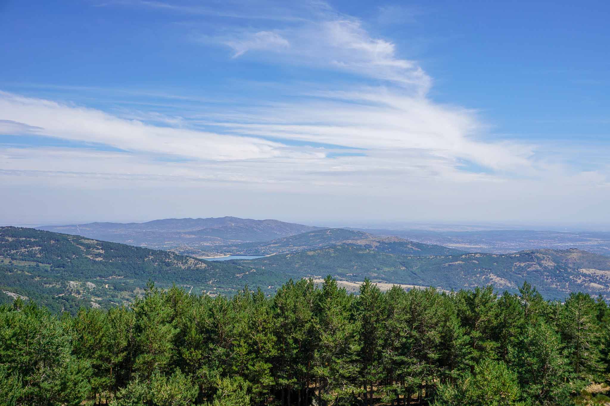 A picture of mountains and trees in Cercedilla, Spain.